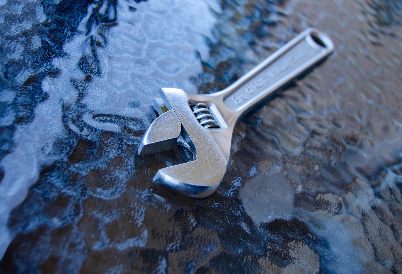 hardware tools store